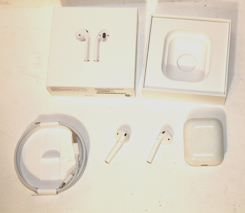 Apple AirPods A2031 in Original Box Left Mic Does not work