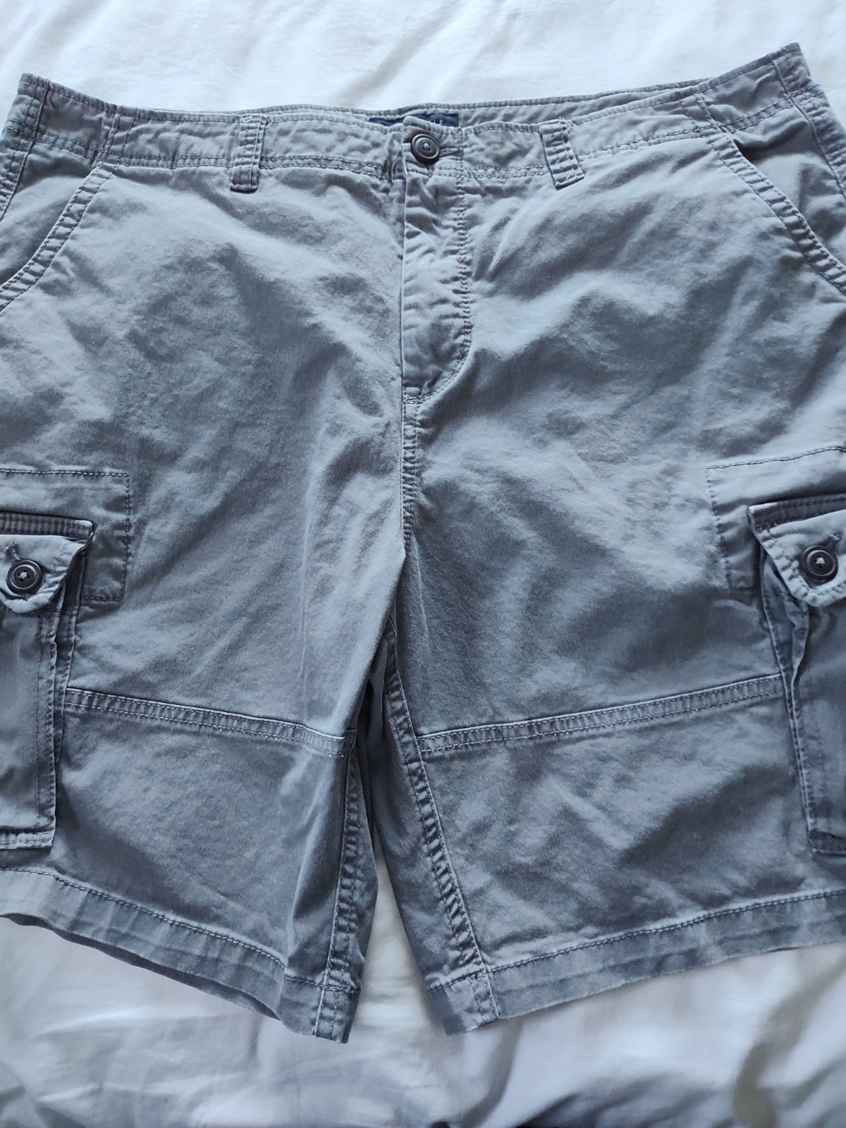 AEROPOSTALE Men's Gray Cargo Shorts. Size 40