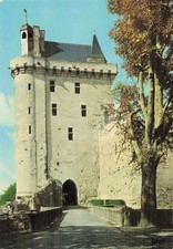 37 CHINON ENTRANCE DU CHATEAU: LA TOWER DE L CLOCK