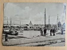 Cpa La Rochelle,  Les bassins et la Tour de l'Horloge