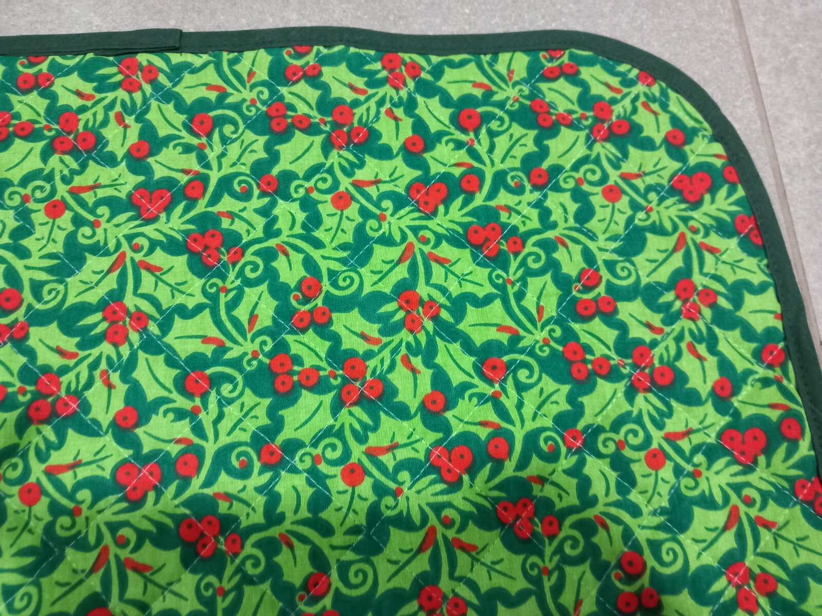4x Vintage Style Festive Placemats Quilted Holly Berries Cottagecore