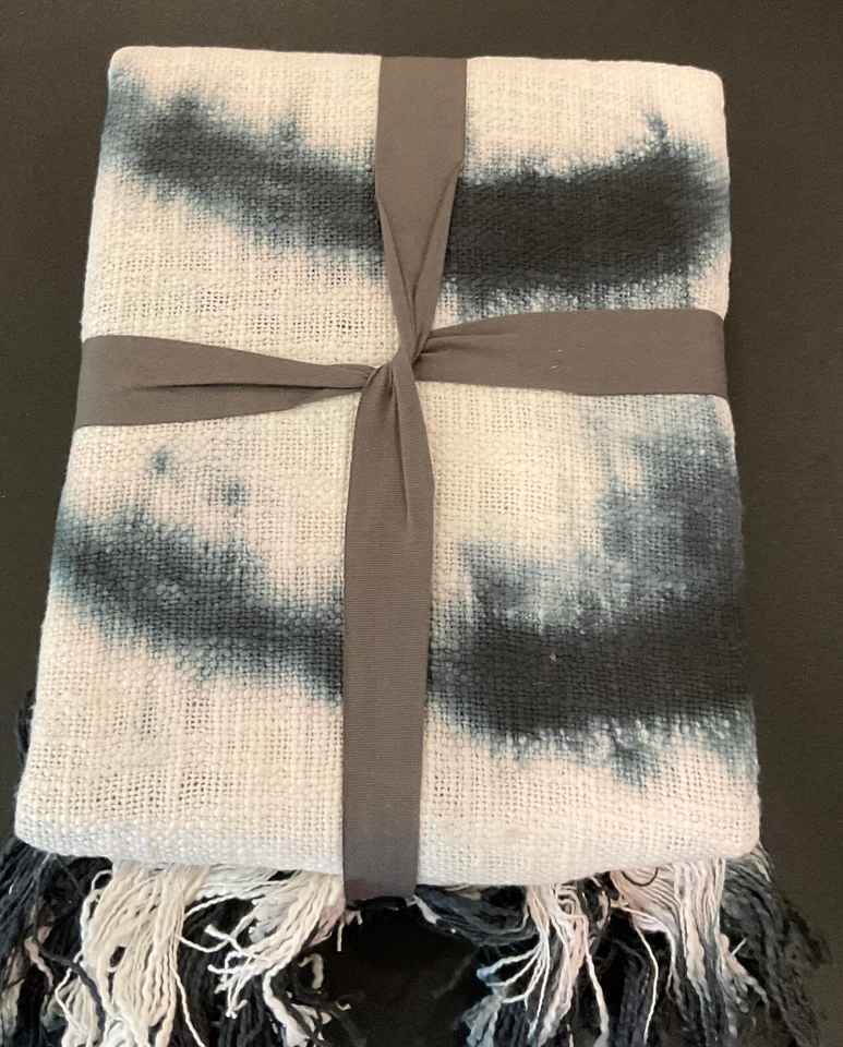 West Elm Tie Dye Throw 50”x60” Piedra Blanco y Azul NUEVO Foto 3 de 3