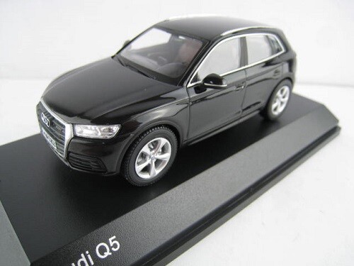 Audi Q5 Mythosschwarz Audi collection Dealer Model iScale im Maßstab 1:43 NEU - Bild 1 von 6