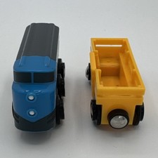 BRIO Wooden Railway Blue Engine KB 324  Yellow Cargo Wagon Train Set   2 Pc