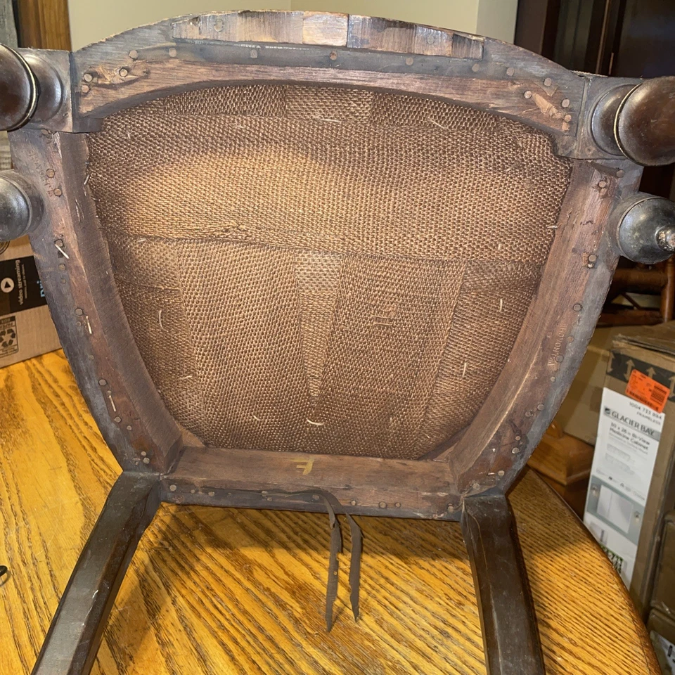 Silla de salón acolchada trono de madera infantil vintage Foto 4 de 4