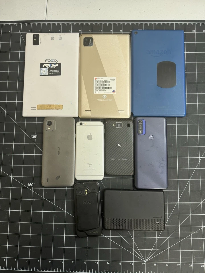 USED/UNTESTED/FOR PARTS ONLY - LOT OF 5 CELL PHONES AND THREE TABLETS MIXED LOT - Image 2 of 4