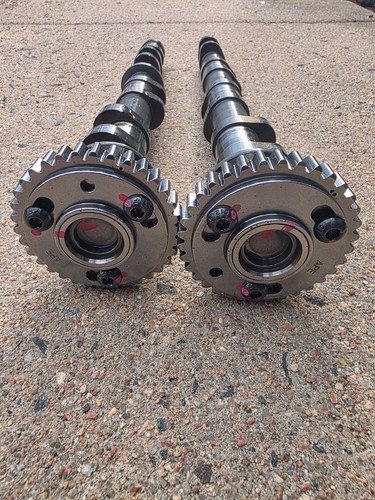 2020 - 2026 Yamaha YZF-R1 Camshafts with adjustable cam sprockets