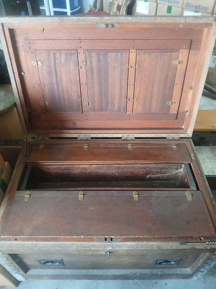 Baúl antiguo de carpintero maestro vaporero único en su clase. Foto 3 de 4