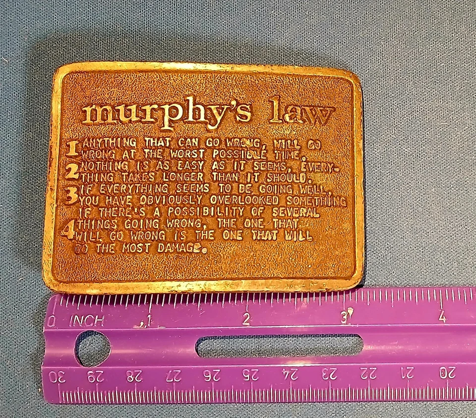 Hebilla de apuesta ✨️Ley de Murphy Lo que puede salir mal saldrá mal De colección ✨️Latón macizo Foto 3 de 4