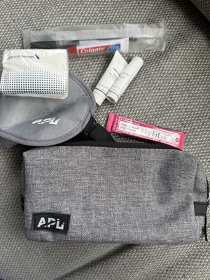 American Airlines Business Class Make Amenity Kit mit Zenology Toilettenartikeln