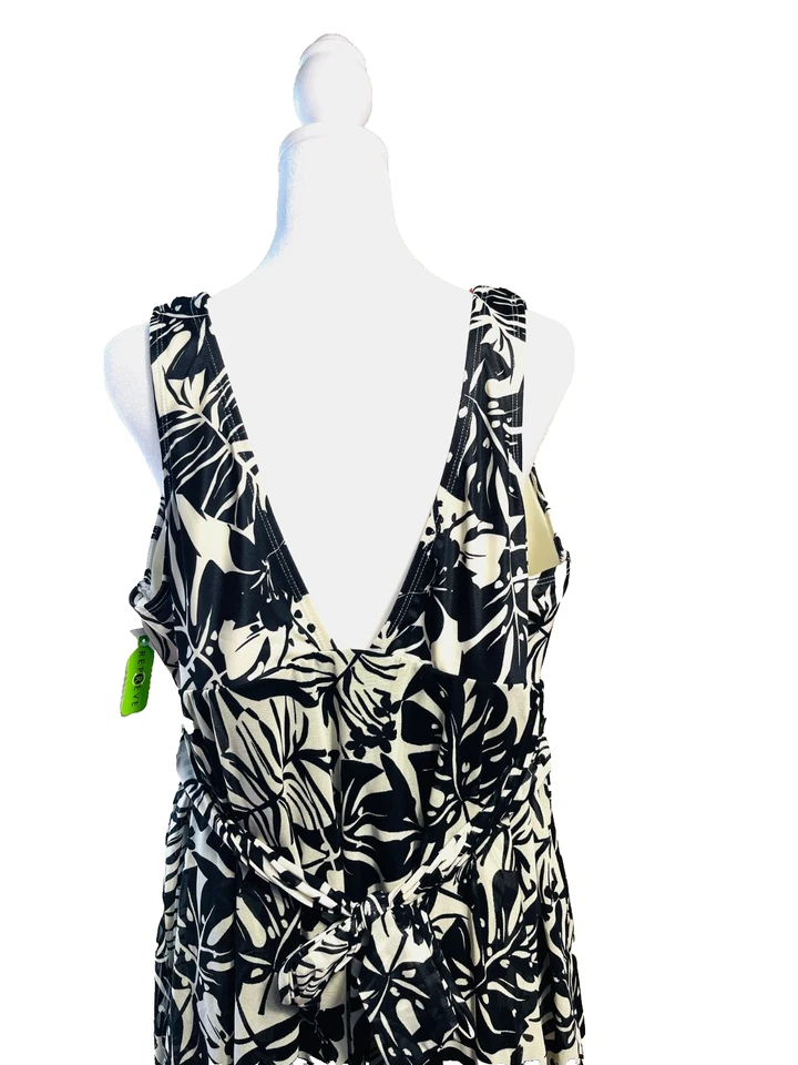 Lane Bryant Black & White V-Neck One Piece Swimsuit w/ built in Bra Size 22 NWT - Image 4 of 4