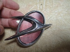 Studebaker 1336389 1960 Lark Grill Ornament Nos