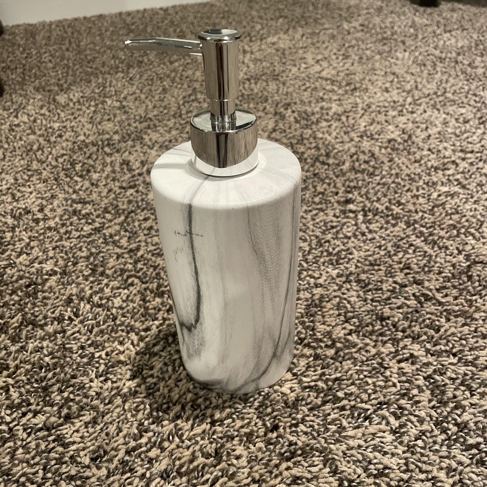 Ceramic Bathroom Soap Dispenser in Black and White-image