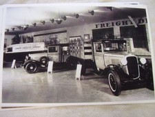 1933 Chevrolet Truck Display Showroom  11 X 17 Photo Picture