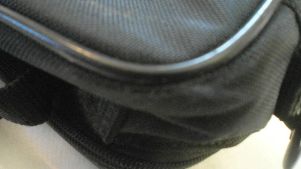 Lightly Used Targus Bag 12" x 10" x 4" For iPads Laptops Etc - Image 2 of 3