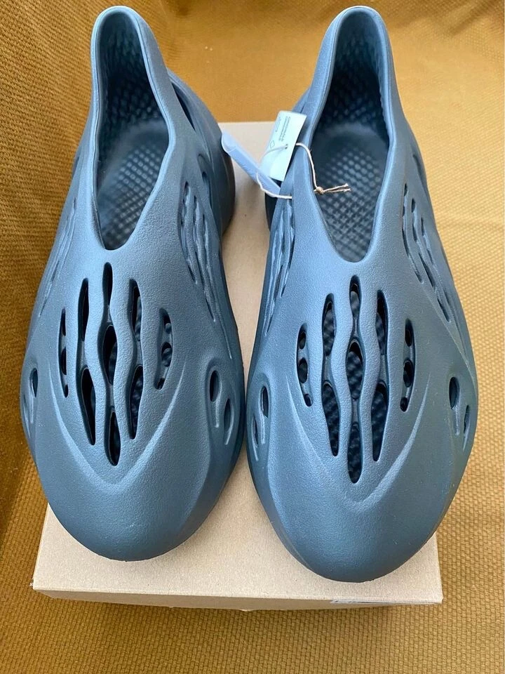 Adidas Yeezy Foam Runner Carbon UK 11 ✅*NUOVE CON SCATOLA ED ETICHETTE*✅