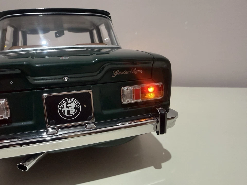 Alfa Romeo Giulia 1/8 Hachette - Immagine 3 di 4