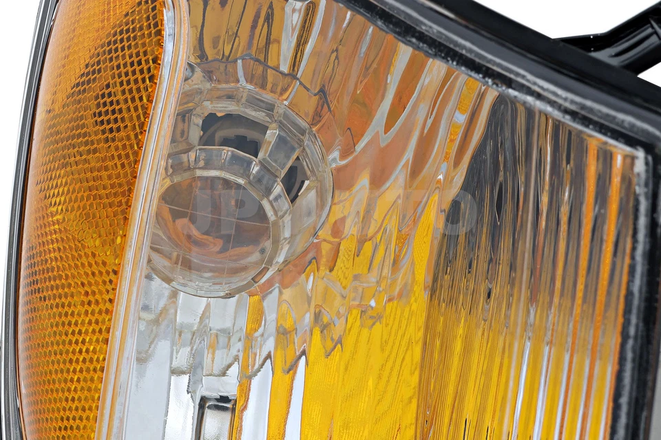 For 2001-2003 Toyota Sienna Corner Light Passenger Side - Image 2 of 4