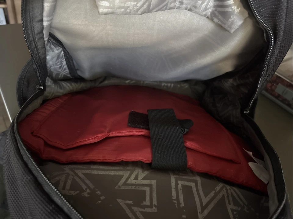 Ogio Stellar 17 Padded Laptop Backpack Gray/Yellow/Black Embroidered - Image 4 of 4