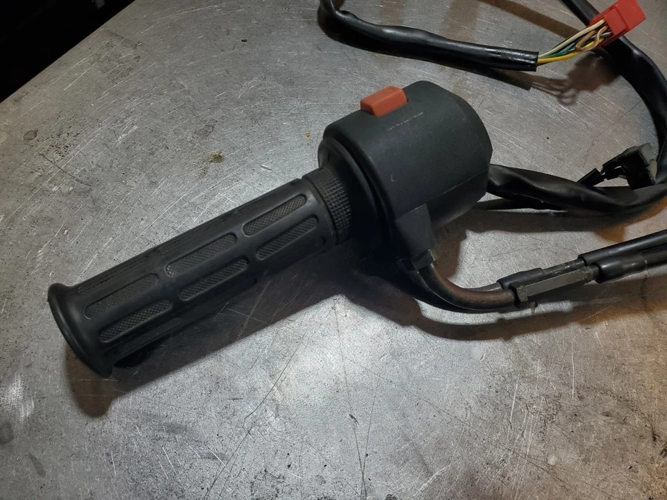 1987 1988 1989 Honda CBR600F1 Hurricane Throttle Tube Assembly & Cables!!! - Image 4 of 4