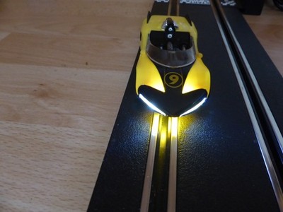 Carrera GO 61075 Speed Racer X Street Car Nr. 9, gebraucht, fährt gut.