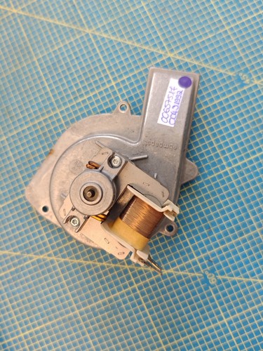 Bosch HEB78D751/35 Backofen Lüftermotor Lüfter 00657517 00491992