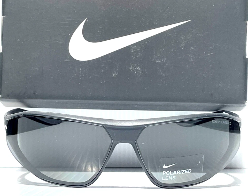 Óculos de sol Nike AERO SWIFT preto e branco lente cinza polarizado DQ0989 011 - Imagem 2 de 4