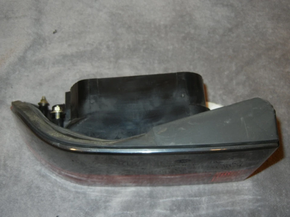 Conjunto de luz trasera izquierda 94-98 SAAB 9000 hatchback con cableado coleta Q2 Foto 3 de 4