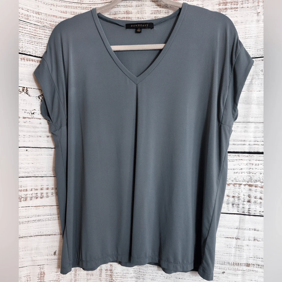 Camiseta Downeast Mujer Talla Mediana Cuello en V Gris Capas Camiseta Esencial Luz Foto 2 de 4