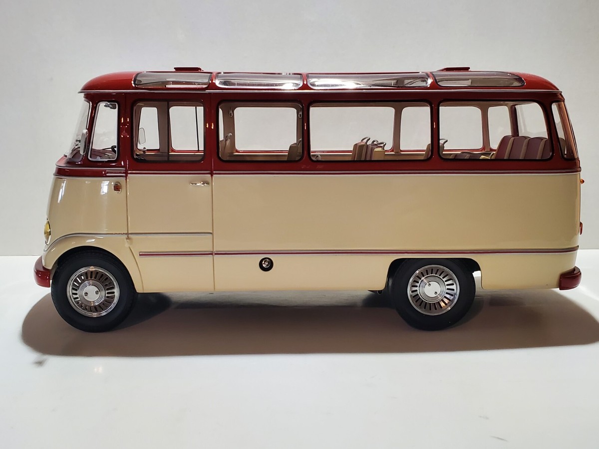 BOS Models 1957 Mercedes-Benz O 319 Reisebus Coach Bus 1:18