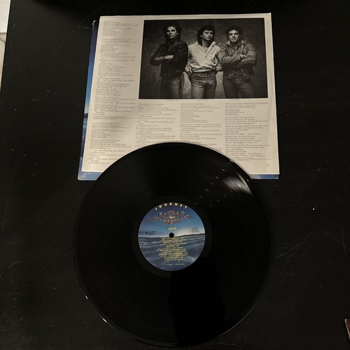 Viaggio in vinile vintage rialzato alla radio - Foto 3 di 5