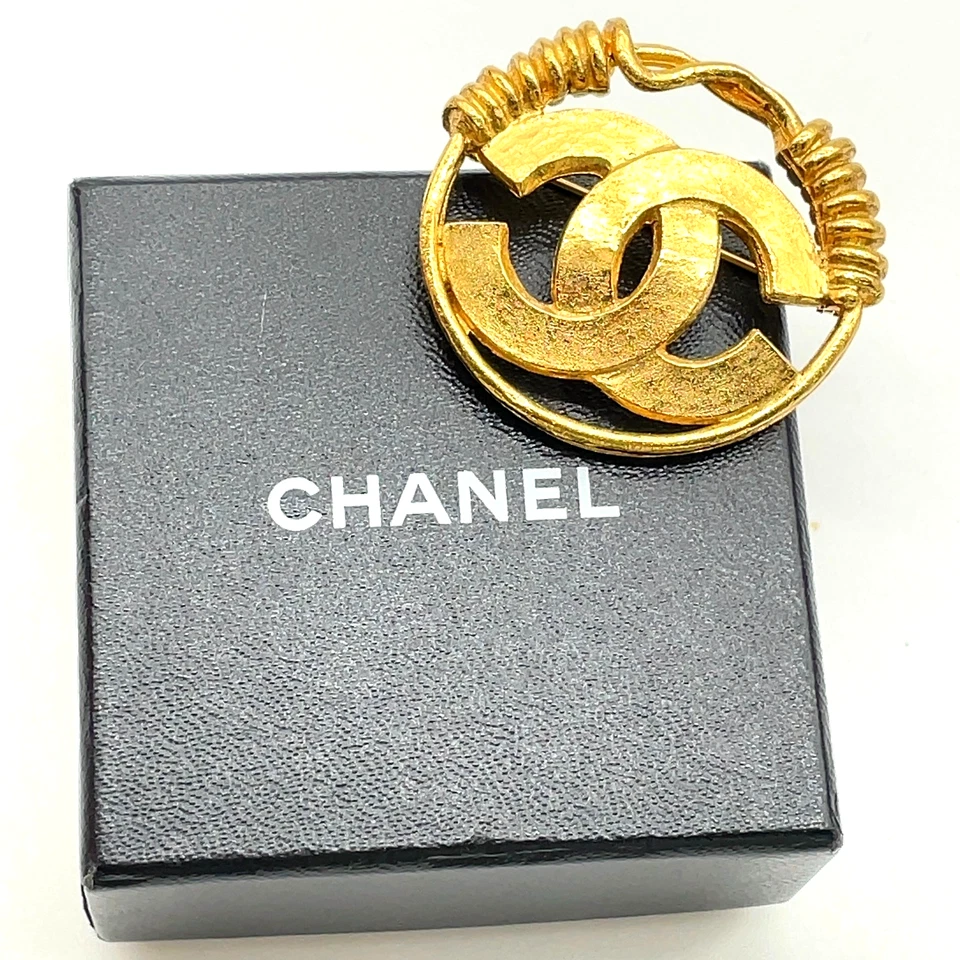 Auth CHANEL 94P Vintage Hollow Lage Coco Mark GD 16.60g Brooch W/Box SK050515 - Image 3 of 4