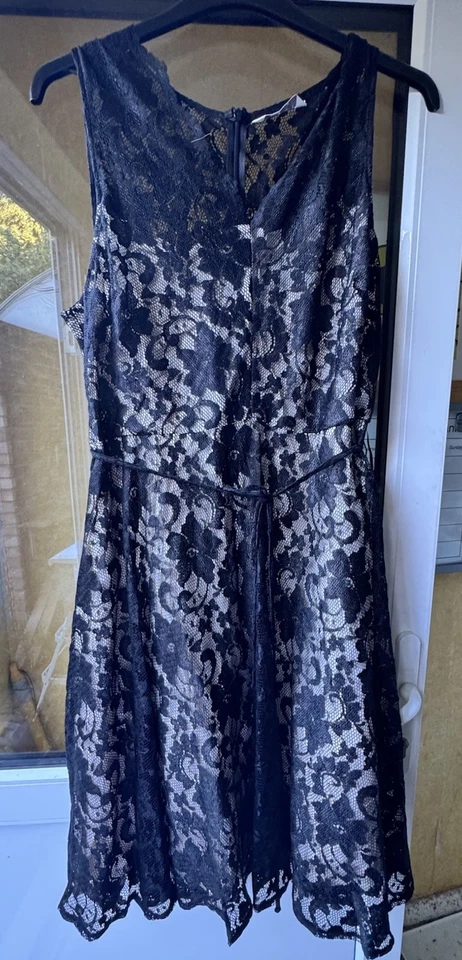 Vestido de festa de renda preto tamanho 22. LEIA A DESCRIÇÃO - Imagem 2 de 4