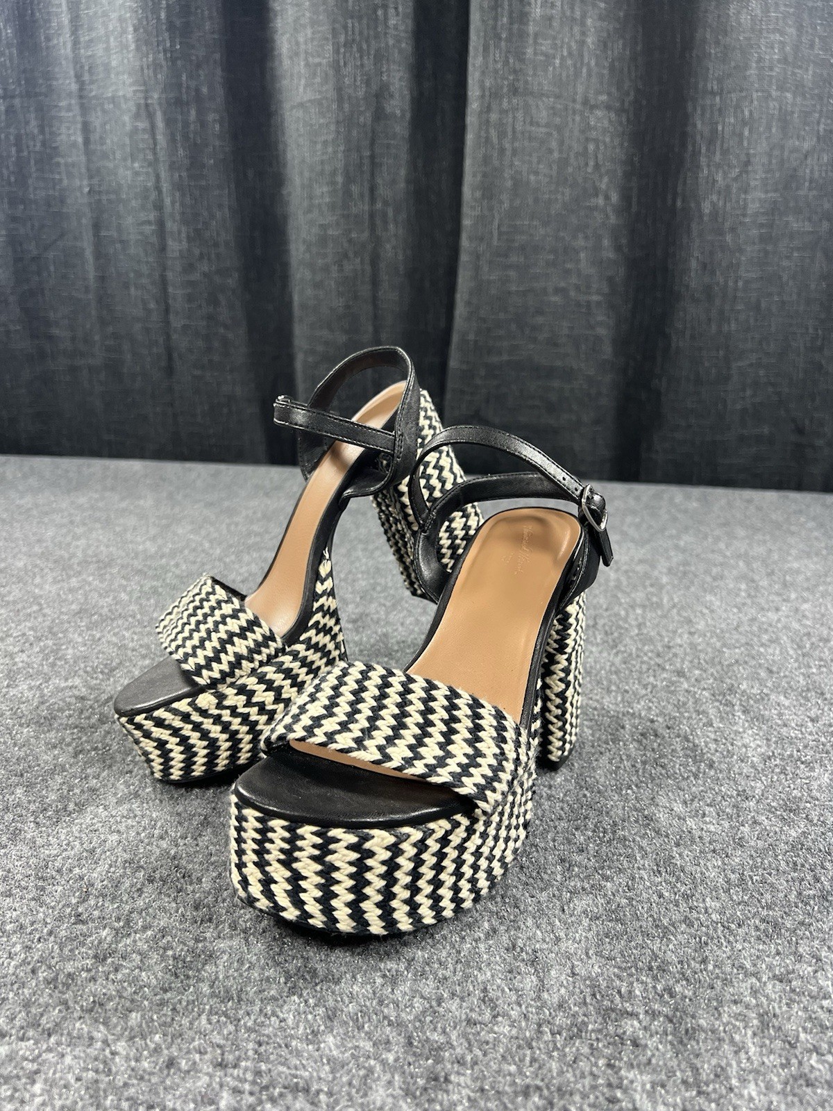 Universal Thread Womens Size 6 Platform Block Hee… - image 1