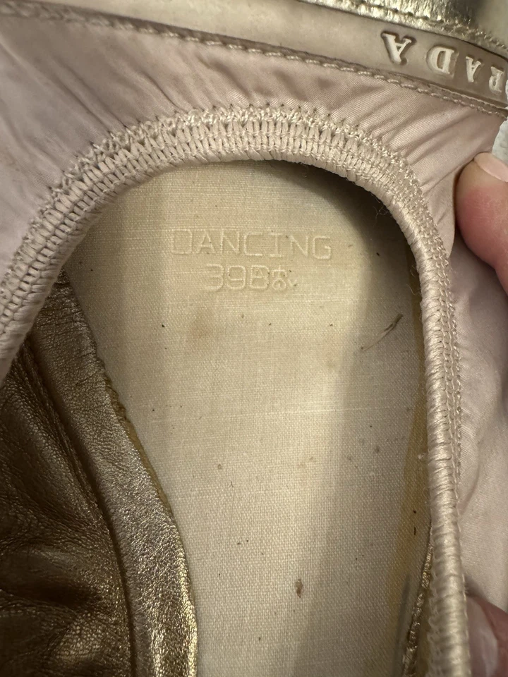 Sapatos de balé Prada Sport 39 largura regular “dança” sem salto em detalhes nude e dourado - Imagem 4 de 4