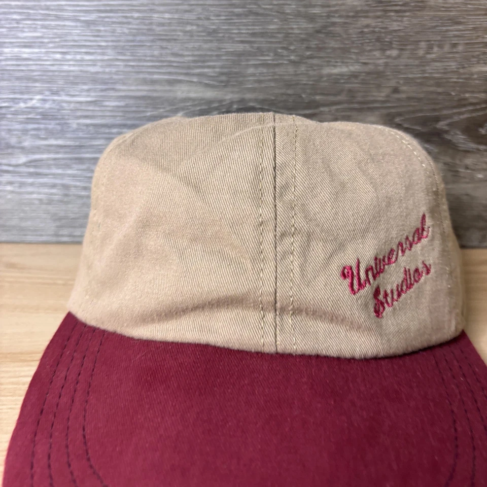 Gorra con correa trasera Universal Studios talla única hecha en borgoña borgoña bordada en EE. UU. para hombre Foto 2 de 4