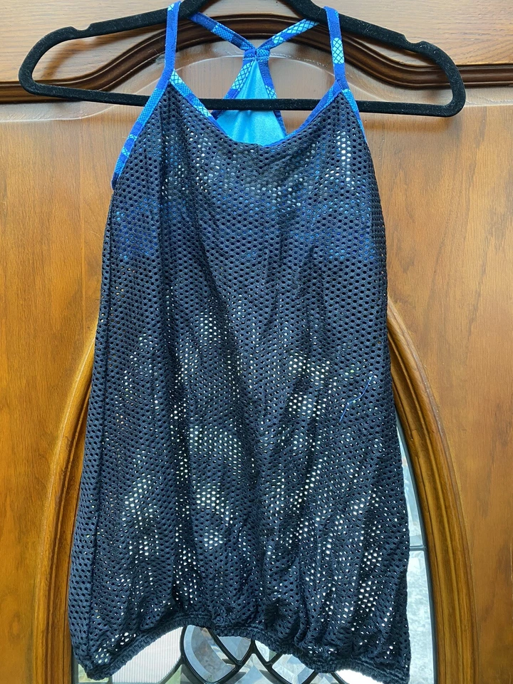 Top corto Zumba Active Wear exclusivo instructor con lámina de malla usado en excelente estado talla XS Foto 3 de 4