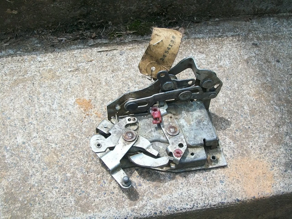 Nuevo de Lote Antiguo MoPar 1970 Plymouth Duster Dodge Dart Passenger Cierre Puerta Derecha Cerradura Foto 2 de 2