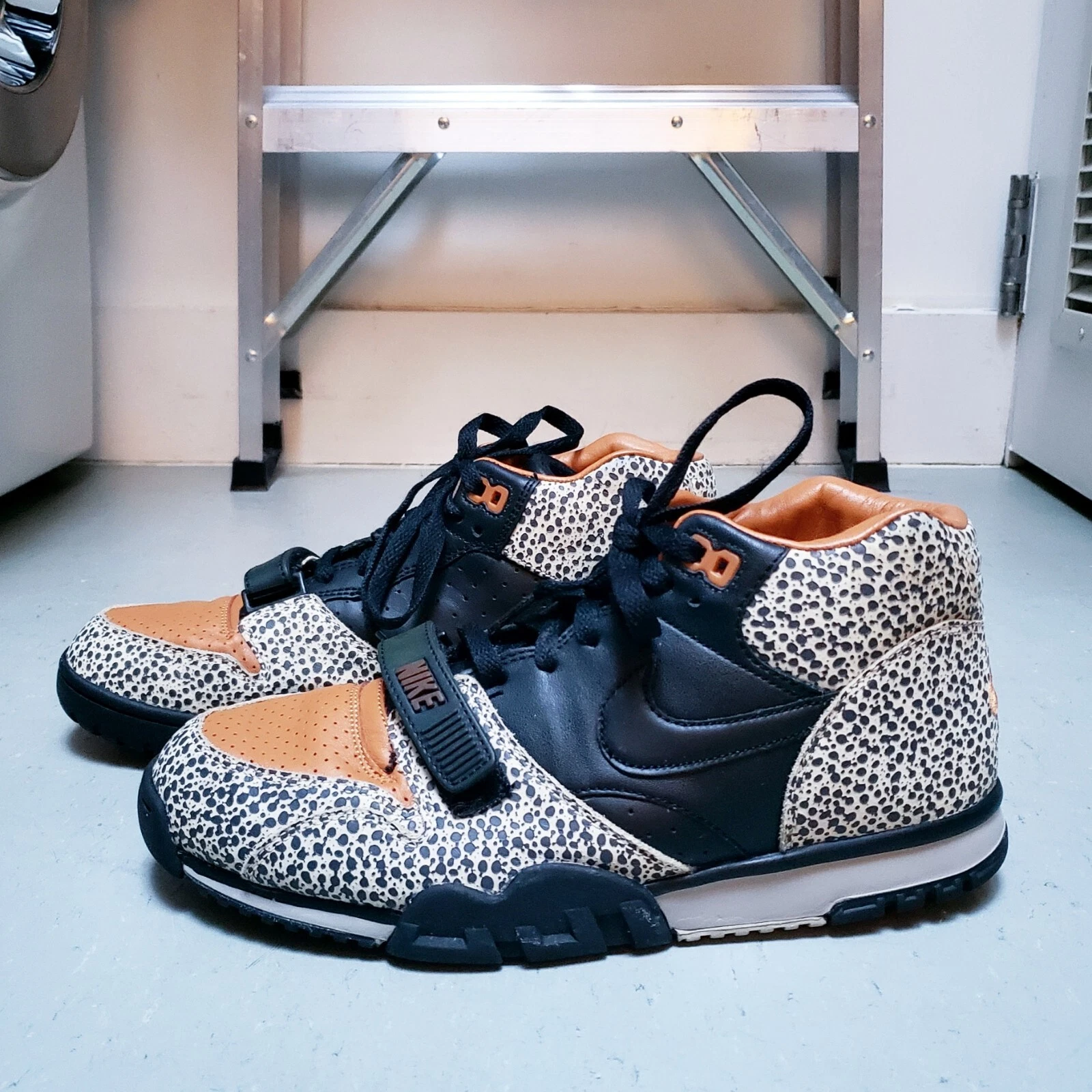 Baskets Nike Safari Supreme 532303 220 Air Trainer taille 10 brun noir charbon de bois
