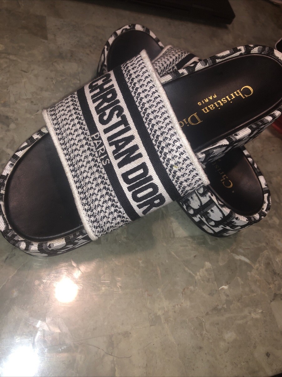 海外購入美品Dior ディオールのデニムウェッジサンダル　一度着用のみ DIOR DWAY EMBROIDERED DENIM WEDGE SANDALS | eBay