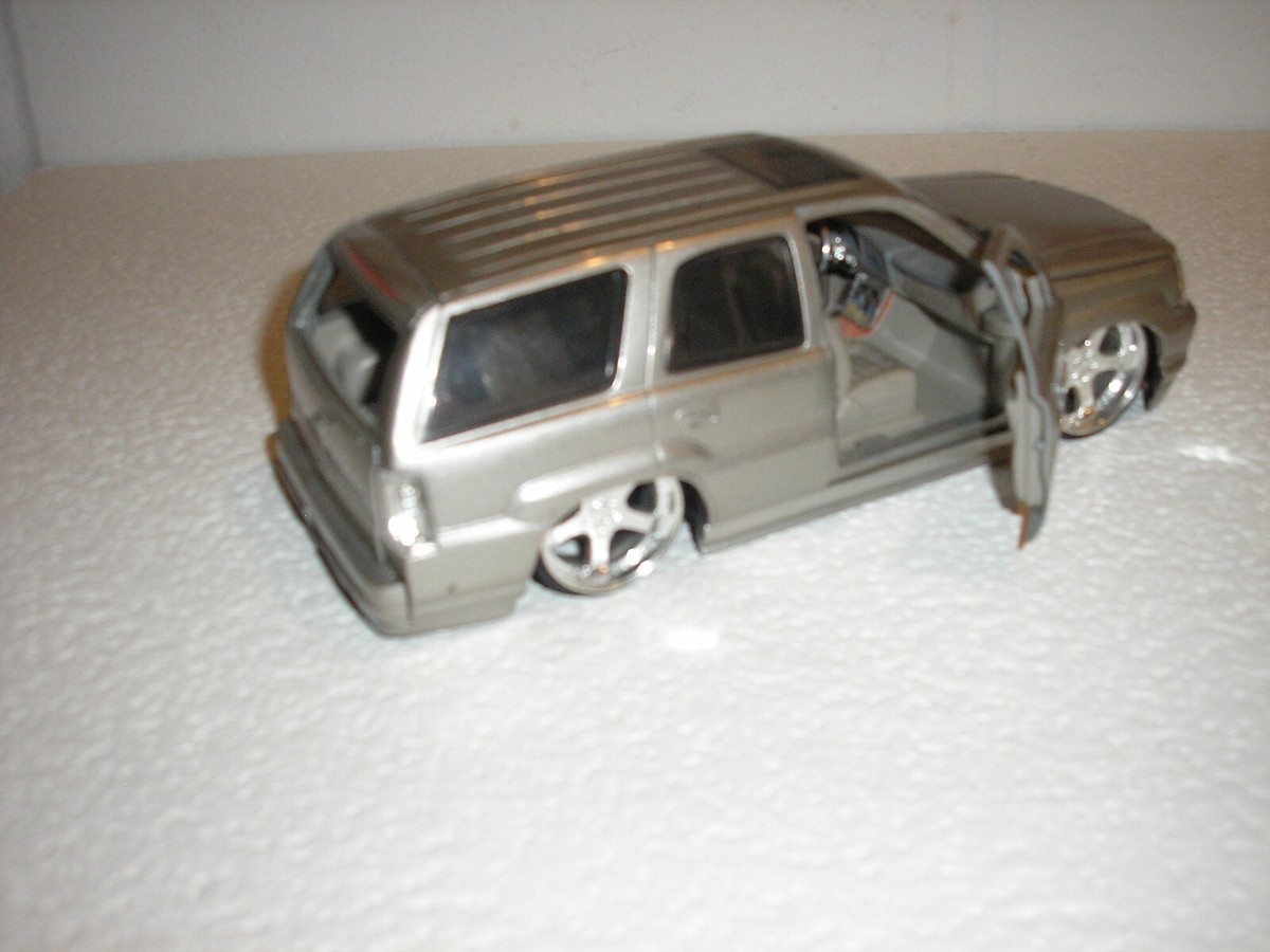 JADA ローライダー　2台セット　タウンカー　キャデラック　LOWRIDER JADA ローライダー 2台セット タウンカー キャデラック LOWRIDER
