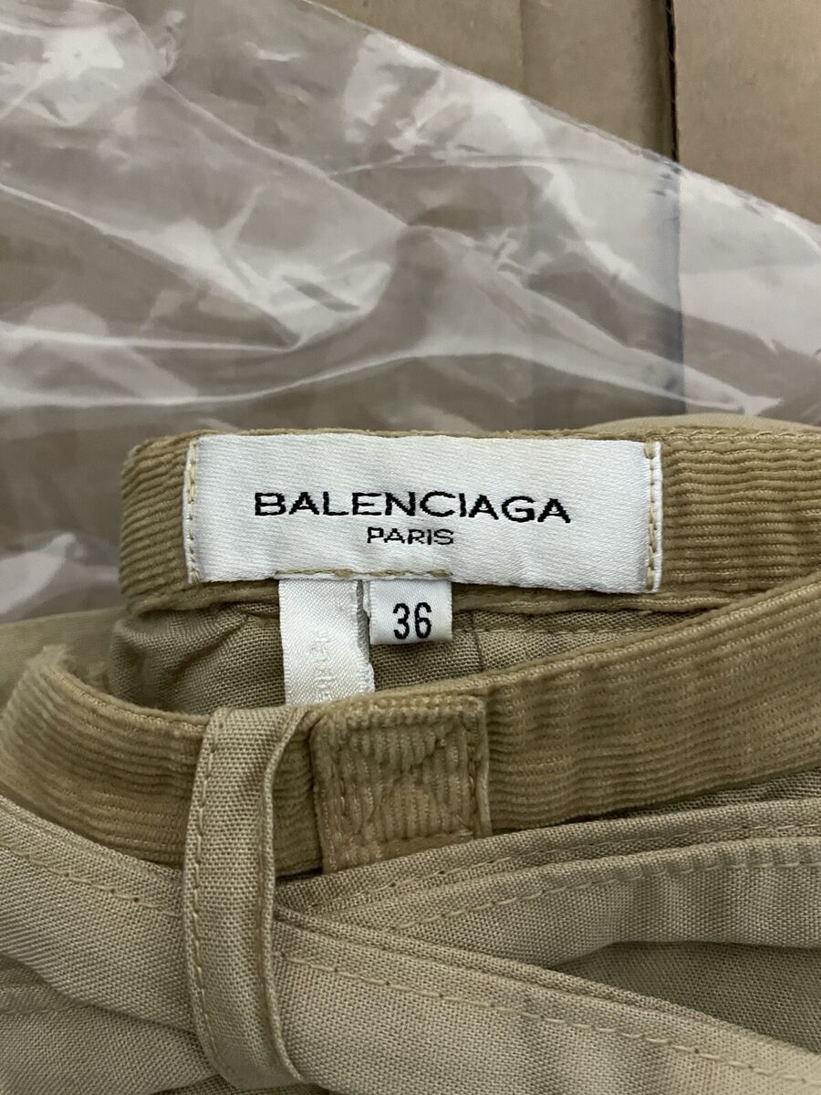 Balenciaga Vintage Spring 2002 Tan Slim Leg Cargo Pants Balenciaga Vintage Spring 2002 Tan Slim Leg Cargo Pants