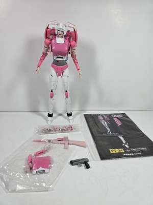 Fans Toys: FT-24 Rouge - Masterpiece Arcee