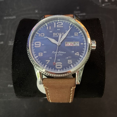 BOSS Pilot Edition Herren Lederarmband Blau Zifferblatt Datum mit Originalbox