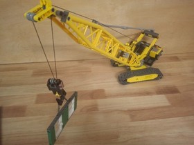 LEGO City #7632 Crawler Crane Complete with Instructions & Minifigures