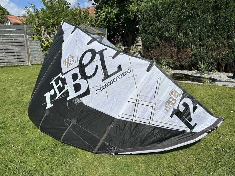 North Rebel Kite 12qm Komplettset mit Bar + Bag Kitesurfen Anfänger