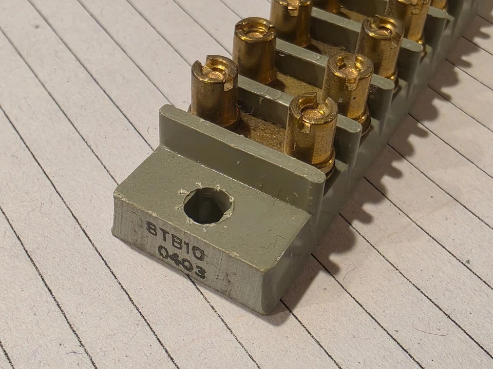 Marco 8TB10, Barrier Terminal Block, 2 Row, 10 Pos, 14 AWG, 9.5 mm, 30 A (NOS) - Image 2 of 4