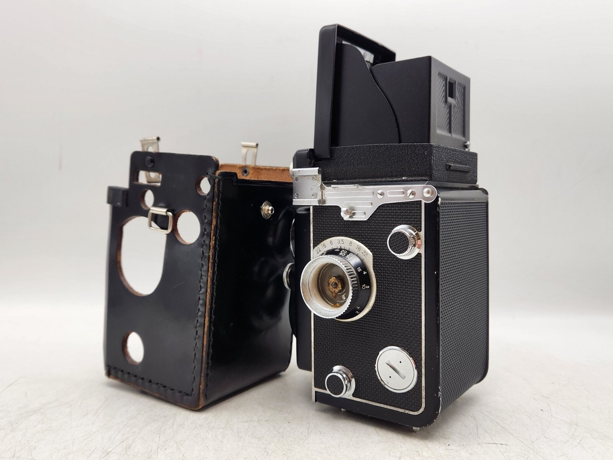Vintage Yashica Mat 124 Medium Format TLR Camera - Yashinon Vintage Yashica Mat 124 Medium Format TLR Camera - Yashinon