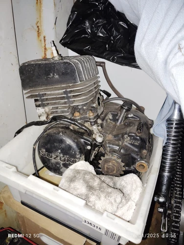 Suzuki 100cc 2 stroke motorcycle engine - Picture 1 of 1