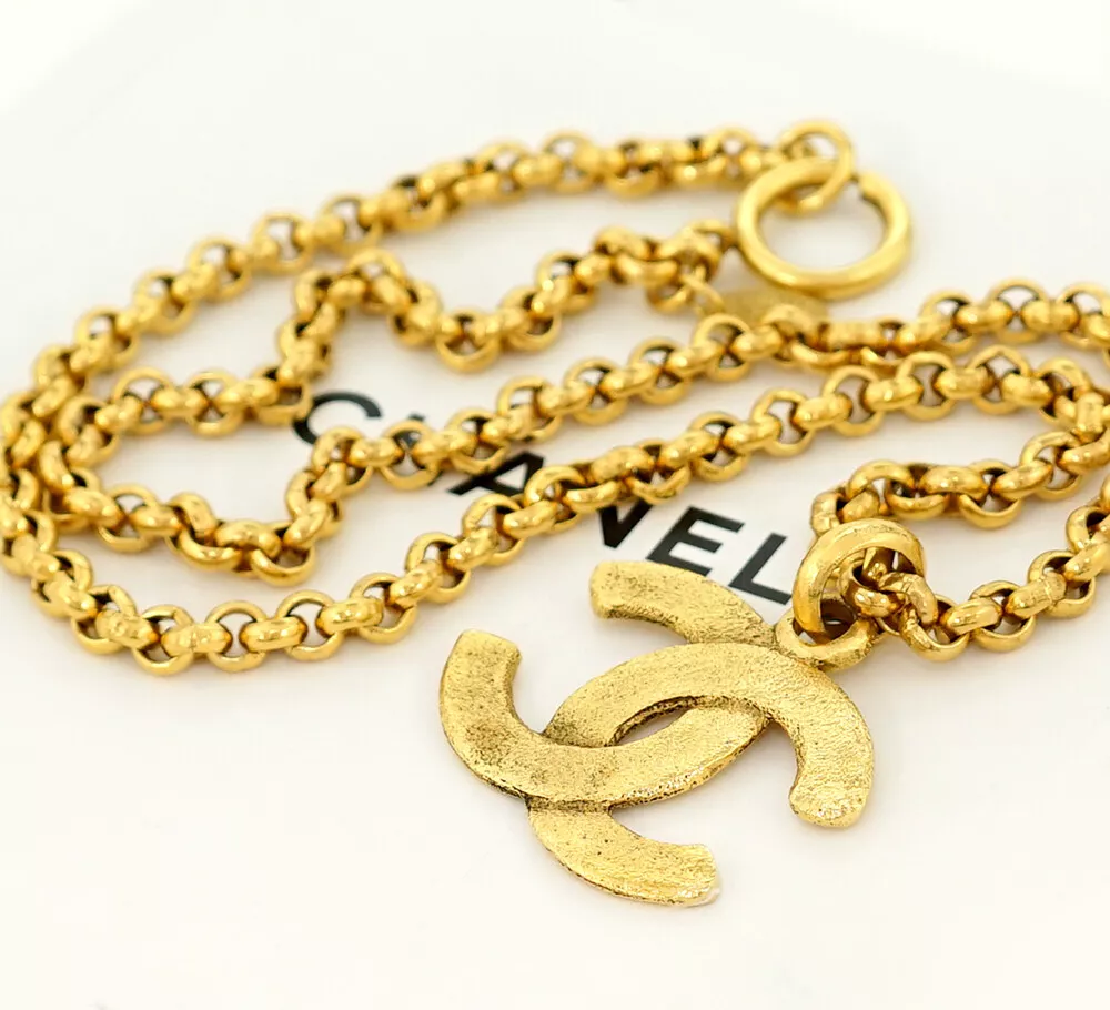 CHANEL CC Logo Classic Pendant Necklace 22 Gold Tone 29 Auth h1061